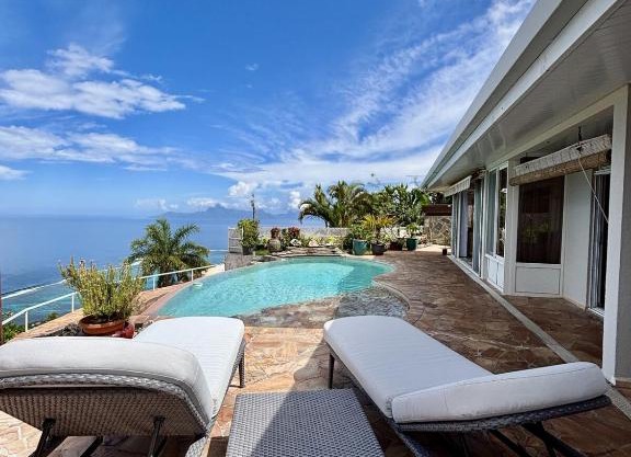 Villa Deep Blue Poerava with pool