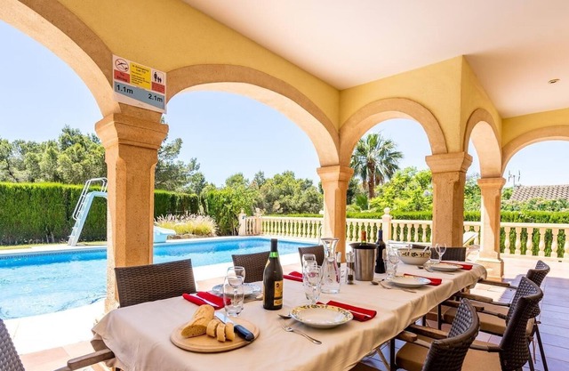 "Villa Delfino" with mountain and sea view, private pool, garden, terrace, air conditioning & Wi-Fi