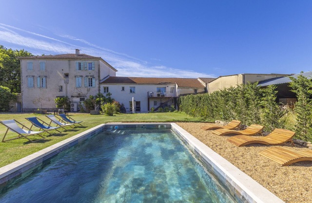 Villa des Cieux, a cosy holiday home with private pool in Provence for 8 people