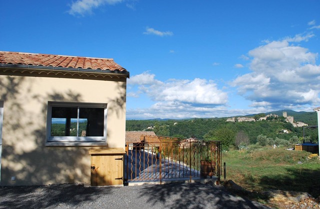 Villa des Figuiers surrounded by greenery