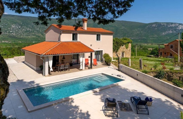 Villa Destiny with pool, Čepić, Oprtalj