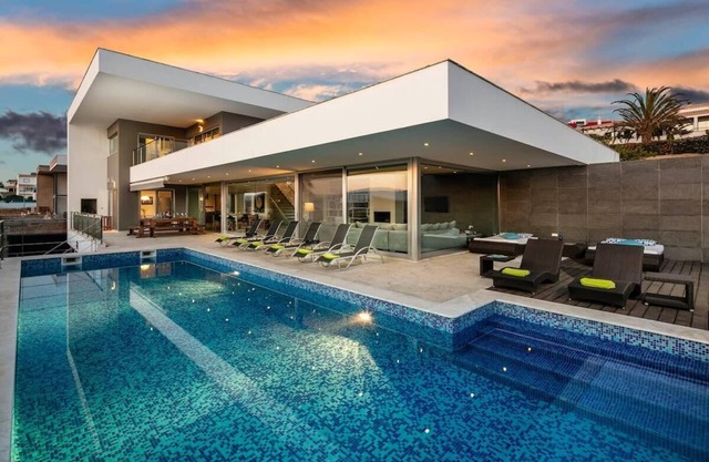 Villa Dodola - 5 bedroom modern style villa - great views of river! Walk to rest