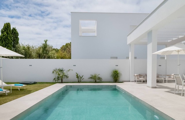 Villa 'Elena Sea' with Private Pool, Wi-Fi and Air Conditioning