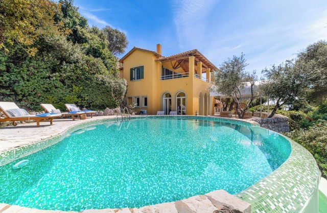 Villa Elpida - Dreamy Location with Beautiful Sea Views from the Infinity Pool