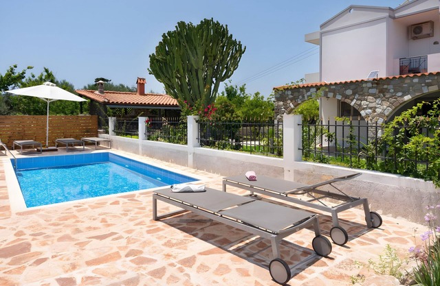 Villa 'Elysian' with Private Pool, Wi-Fi and Air Conditioning