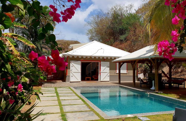 Villa Emeraude - Superb Creole villa with amazing Pool & direct access to beach