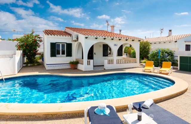 Villa Emilio: Large Private Pool, Walk to Beach, WiFi, Car Not Required