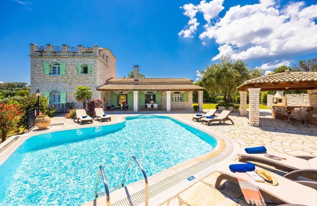 Villa Emily - Three Bedroom Villa, Sleeps 6