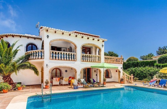 "Villa Enzo" with Sea and Mountain View, Private Pool, Garden, A/C & Wi-Fi