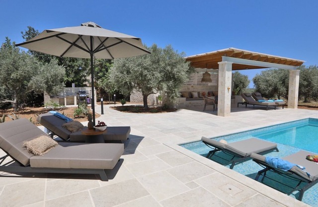 Villa Ephelia, relaxation in the olive grove, with sea view,nPool can be heated.