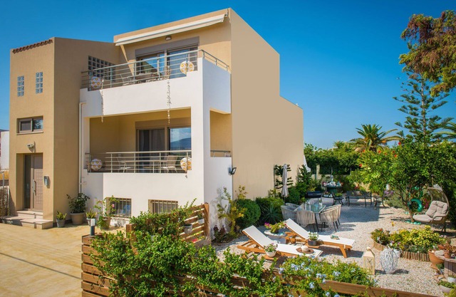 Villa Eva 2 Brand new luxury villa, 50 meters from the sea with a dream garden
