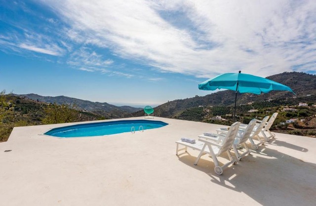 Villa Felicidad Sayalonga by Ruralidays