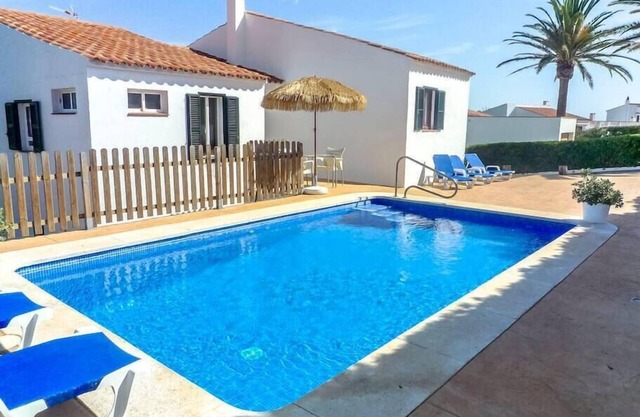 Villa Ferrer: Impressive villa with direct access to the sea