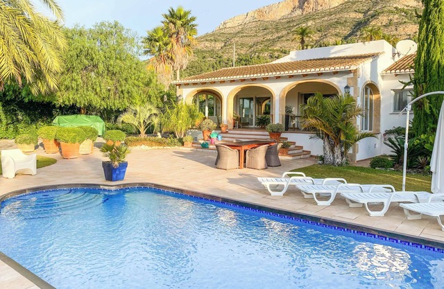 Villa Flores Javea - Four Bedroom Villa, Sleeps 8