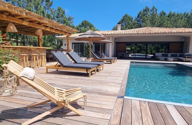 Villa for 10 people, heated pool close to the beaches of Cala Rossa.