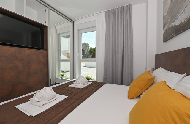 Villa for 20 with Private Pool