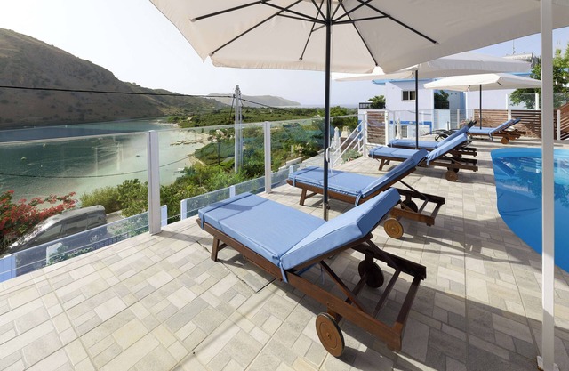 Villa for 8, with Private Pool in Kavallos