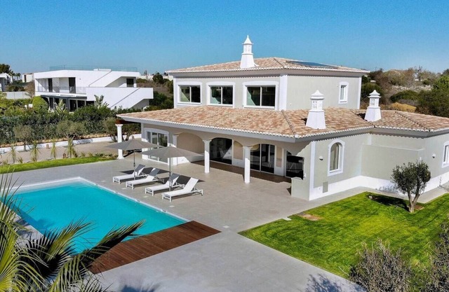 Villa for Contemporary Living in Heart of Algarve!