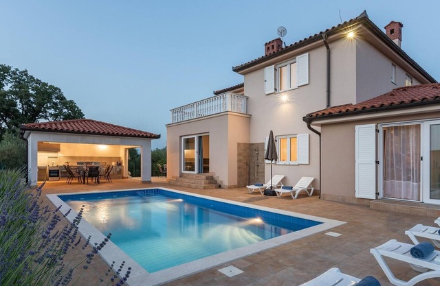Villa for up to 8 guests with private pool, sauna and jacuzzi