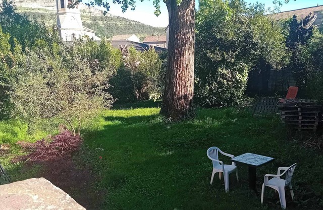 Villa with lovely fenced garden planted with trees. Close to the river (l'Ardèche).