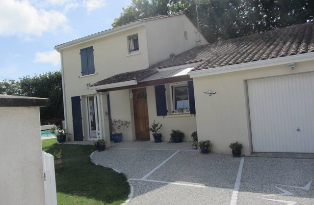 Villa Dans Impasse Tranquille à 500 m Centre Ville Saint-georges DE Didonne