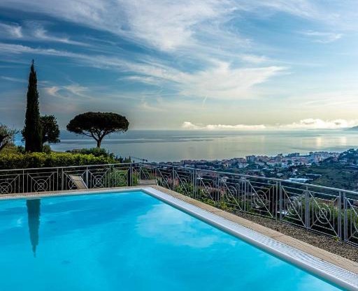 Villa Gaia - Luxury Villa, pool & wellness rooms