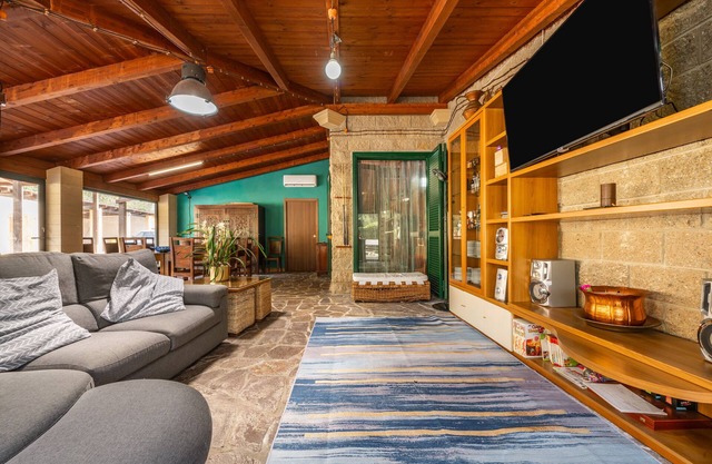 Villa 'Gambula' with Mountain View, Wi-Fi and Air Conditioning