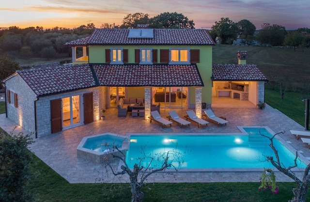 Villa Gardenia Garden Jacuzzi 