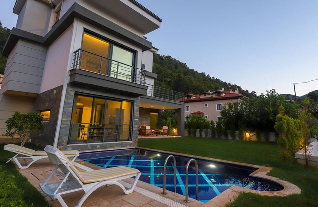 Villa Grass İçmeler Daily Weekly Rentals