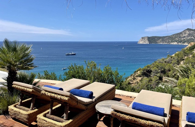 Villa Horizon - First line with exceptional views and direct access to the sea