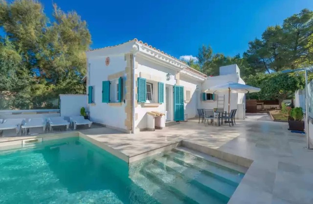Villa Herdain - Villa With Private Pool. Free Wifi