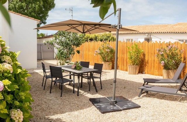Villa Hortense 200 m from the beach, very close to shops and town center