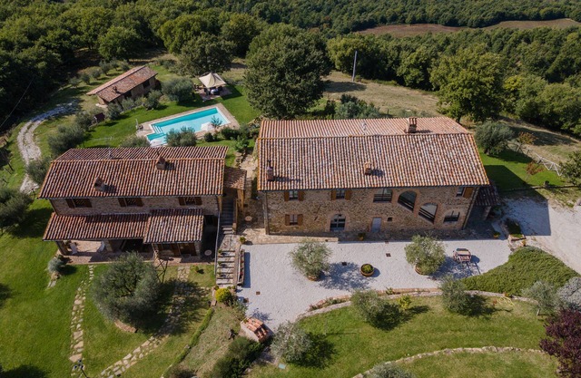 Villa I due Casali with private swimming pool surrounded by a splendid panorama
