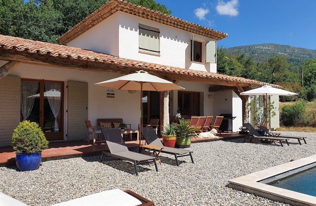 Villa in Bargemon with Pool and Mountain Views