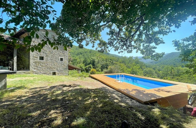 Villa in Borgo Pace with Private Pool