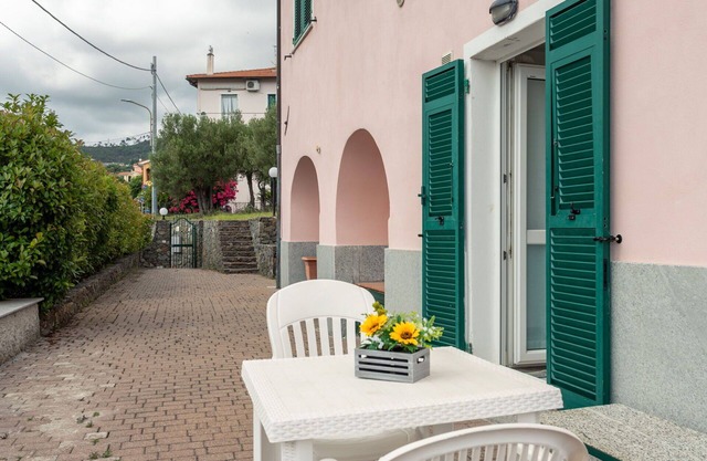 Villa in Celle Ligure with 1 bedrooms sleeps 4