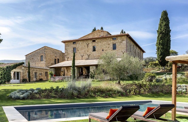 Villa in Chianciano Terme with 7 bedrooms sleeps 15