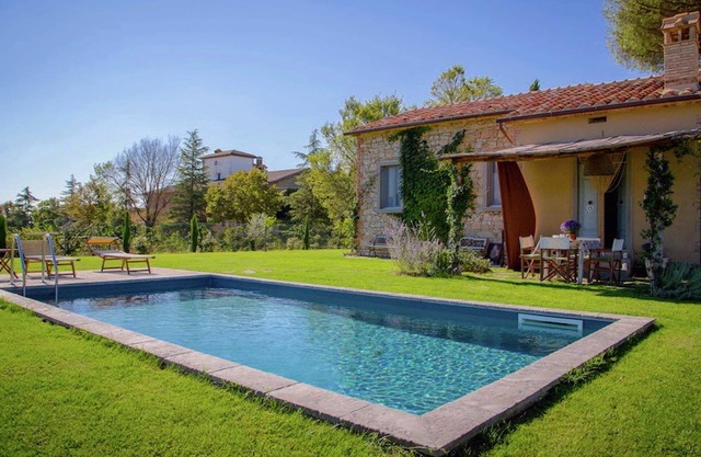 Villa in Cortona with Private Pool and Views