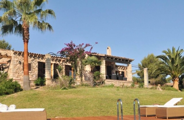Villa in landscaped garden with pool in nature reserve and near the beach