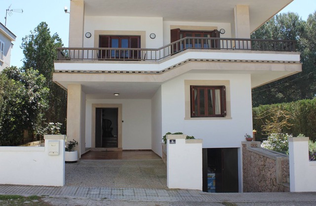 VILLA IN MANRESA WITH SEA VIEWS