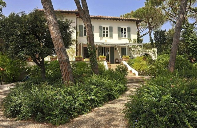 Villa in Marina Di Bibbona with 6 bedrooms sleeps 12