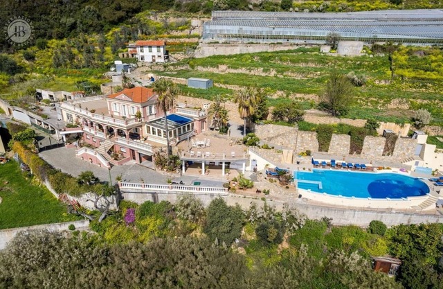 Villa in Ospedaletti with 8 bedrooms sleeps 20