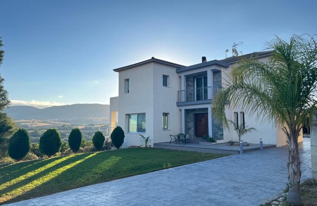 VILLA IN PARADISE