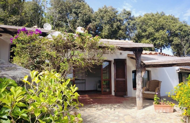 Villa in Porto Rafael with sea view, 5 minutes from the beaches.