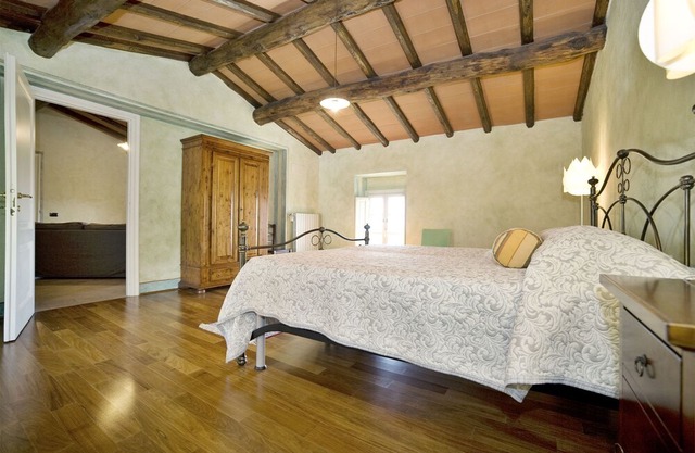 Villa in San Gennaro with 6 bedrooms sleeps 11