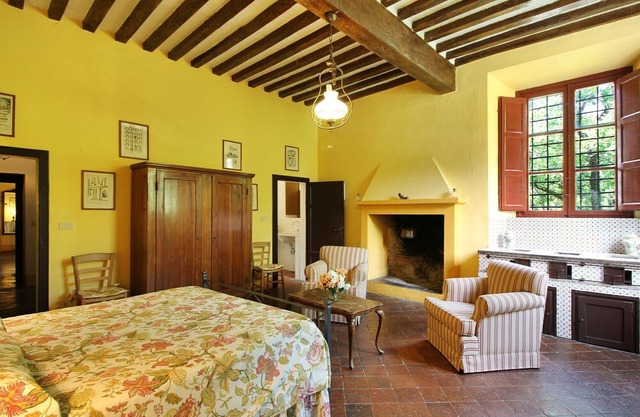 Villa in Segromigno In Monte with 8 bedrooms sleeps 16