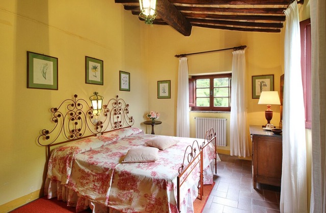 Villa in Segromigno In Monte with 6 bedrooms sleeps 12