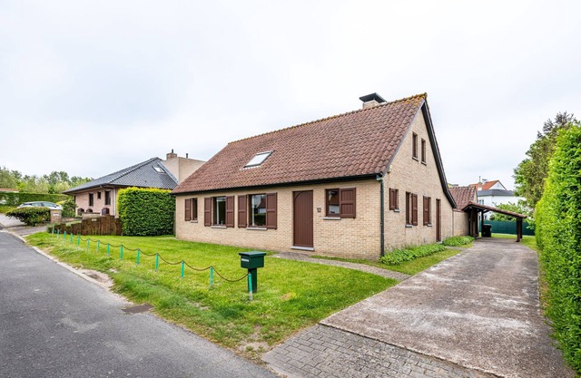 Villa in St-Idesbald near Sea Beach