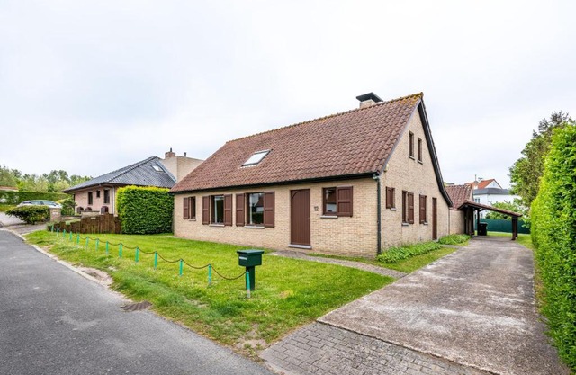 Villa in St-Idesbald near Sea Beach