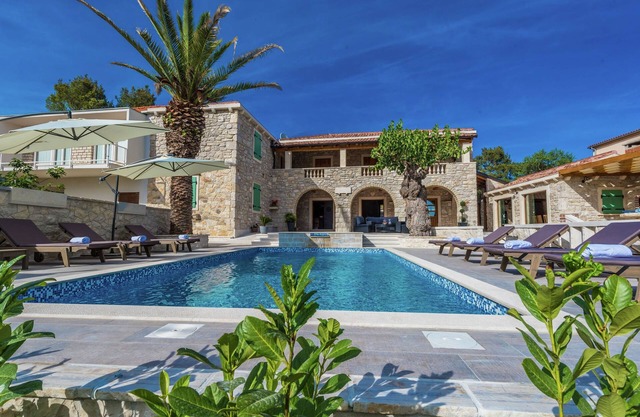 Villa in Sukošan with Pool near the Sea